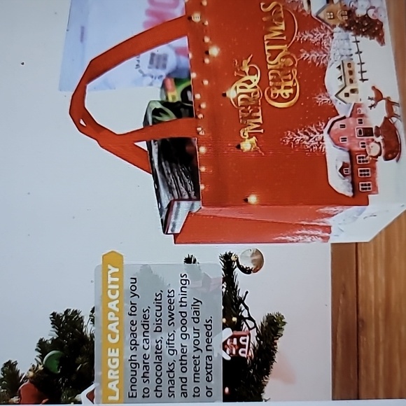 Pack of 8 Christmas Gift Bags - Picture 3 of 6
